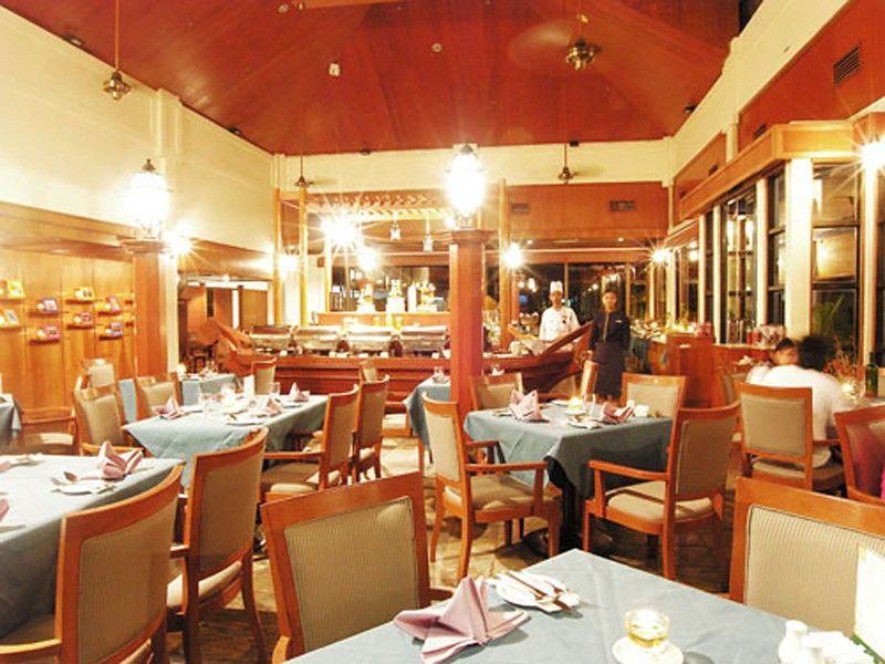 Sand & Sandals Desaru Beach Resort & Spa Zewnętrze zdjęcie Interior of a restaurant in Bangkok, Thailand