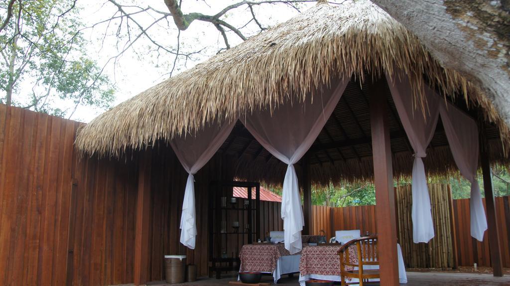 Sand & Sandals Desaru Beach Resort & Spa Zewnętrze zdjęcie A hut at the resort