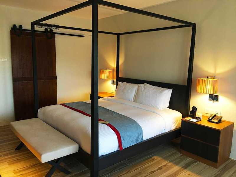 Sand & Sandals Desaru Beach Resort & Spa Zewnętrze zdjęcie A four-poster bed